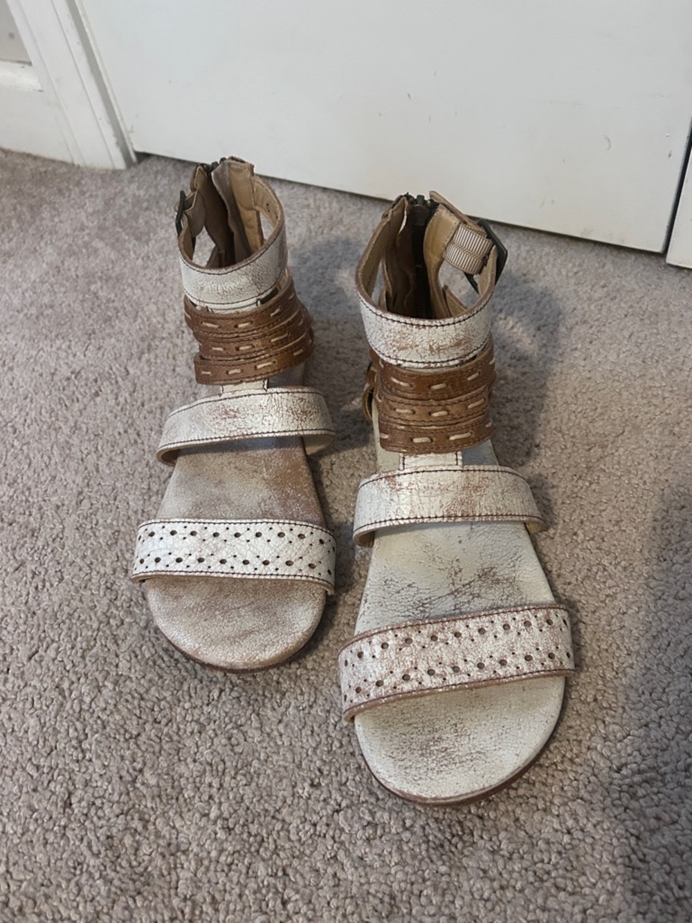 Bed Stu Leather Women’s White and Brown Strappy Sandals